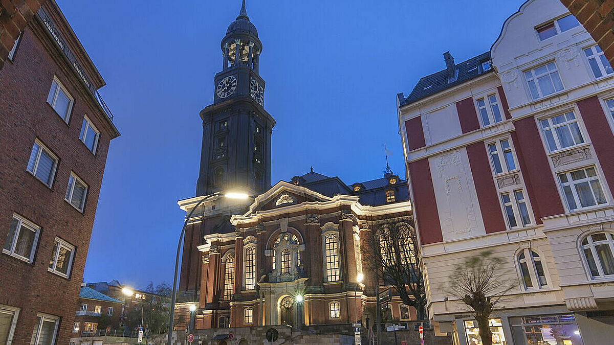 Die Gedenkwoche wurde mit einem Gottesdienst im Michel eröffnet.