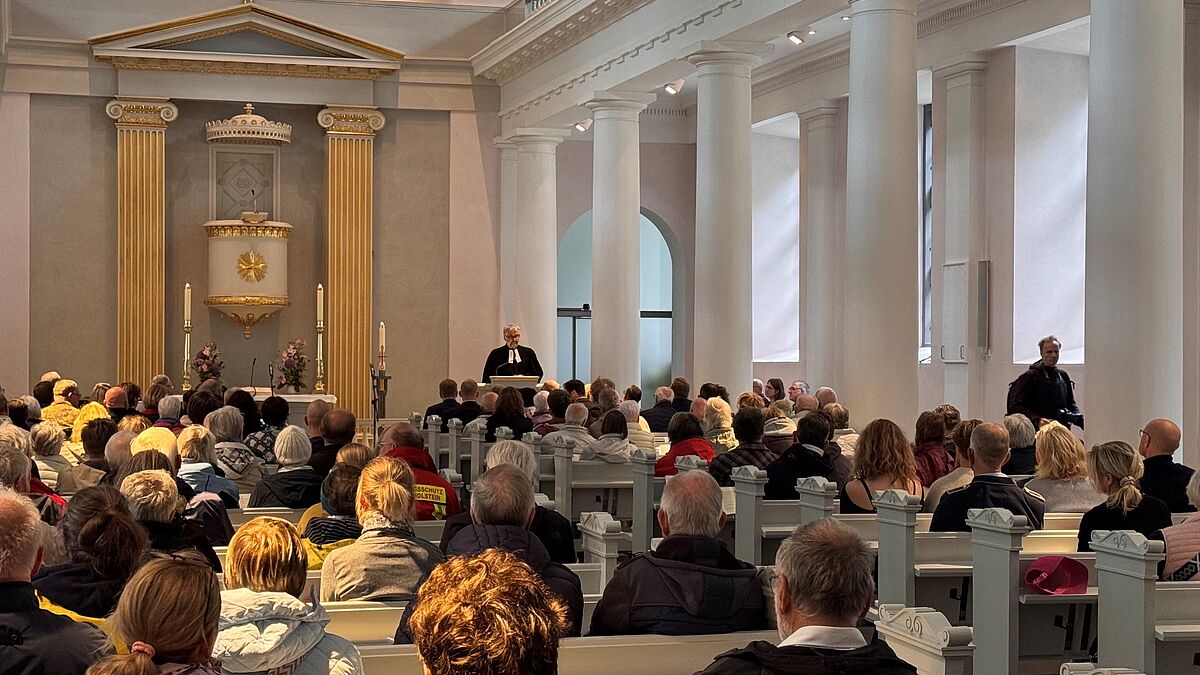 Der ökumenische Gottesdienst eröffnete den Veteranentag in Husum. @Frank Peter