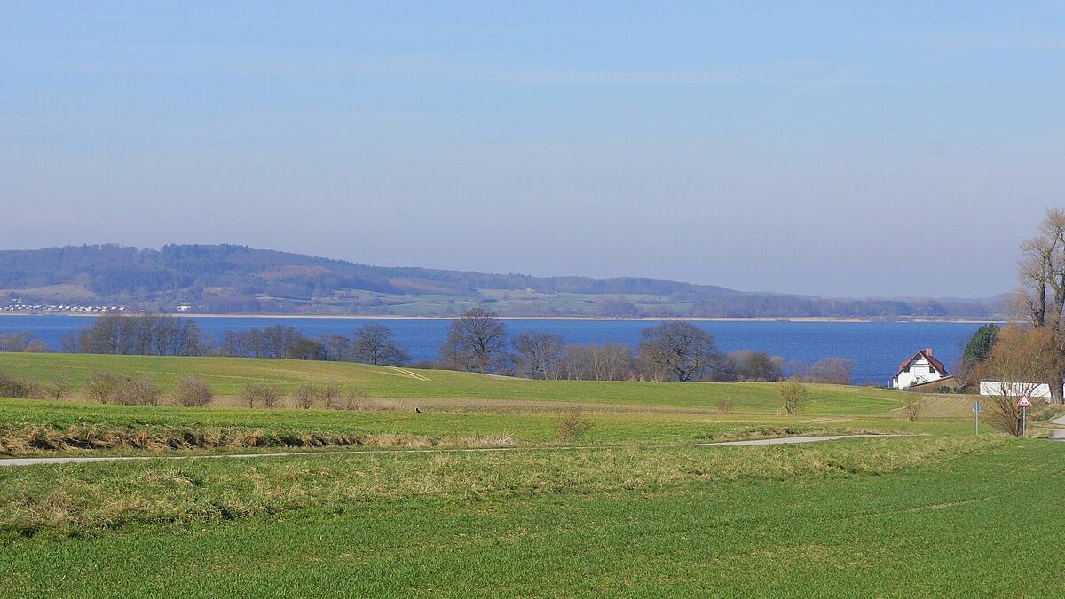 Das Ostufer des Kummerower Sees ist Teil einer naturnahen Landschaft, die durch den neuen Marienpilgerweg für Sinn- und Erholungssuchende erschlossen werden soll.