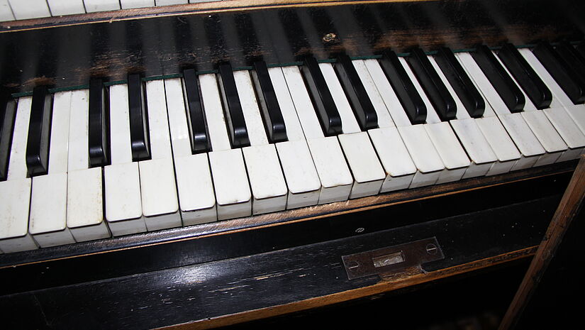 Klaviatur der Friese-Orgel