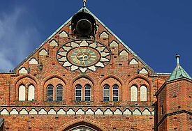 Münster in Bad Doberan, Giebel der Westseite der im späten 13. Jahrhundert erbauten hochgotischen Kirche des ehemaligen Zisterzienserklosters