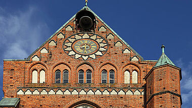 Münster in Bad Doberan, Giebel der Westseite der im späten 13. Jahrhundert erbauten hochgotischen Kirche des ehemaligen Zisterzienserklosters