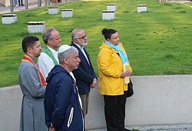Beten gemeinsam für den Frieden: Juri Rosov, Yurij Chormiy, Bischof Tilman Jeremias, Maher Fakhouri und Tetiana Sushko.