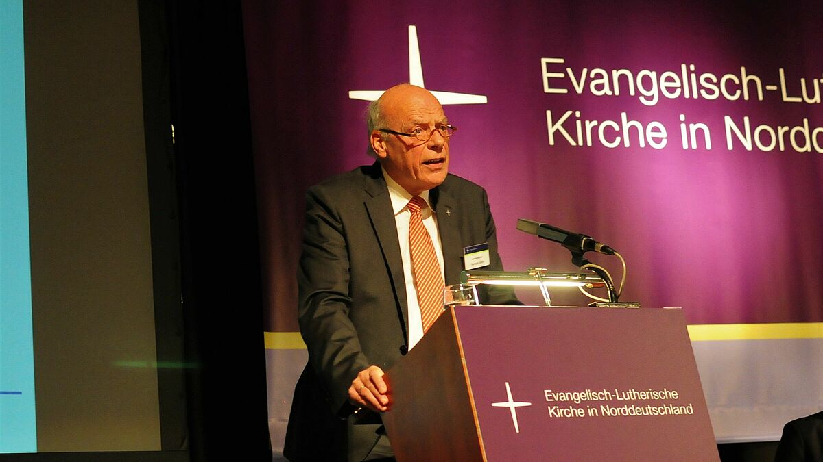 Landesbischof Gerhard Ulrich spricht auf der 18. Tagung der Landessynode der Nordkirche in Lübeck-Travemünde.
