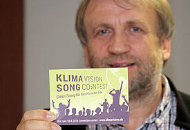 Kirchenmusikdirektor Hartmut Naumann wirbt für die Teilnahme am "Klimavision Songcontest".