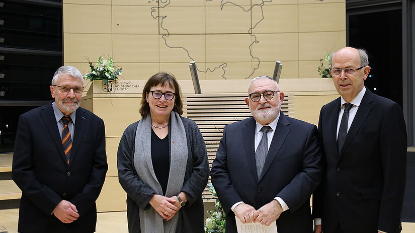 Der Historiker Dr. Uwe Danker, Landtagsvizepräsidentin Eka von Kalben, Landesrabbiner Dov-Levy Barsilay und Bischof Gothart Magaard gestalteten die Gedenkstunde im Schleswig-Holsteinischen Landtag