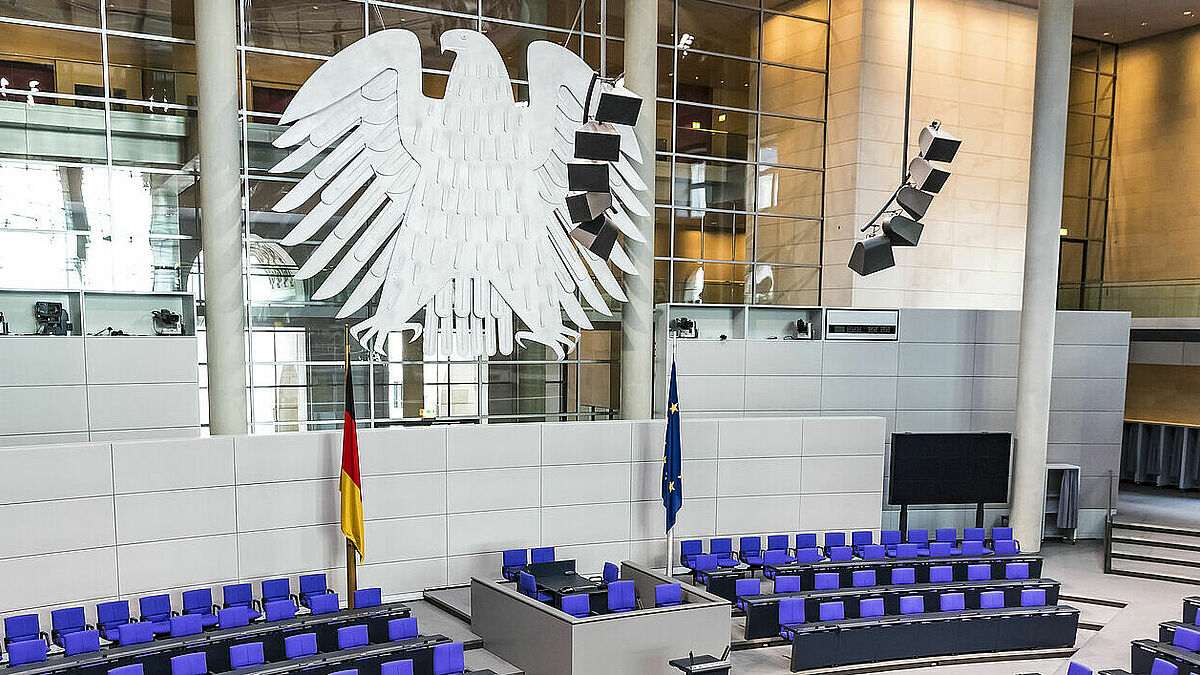 Gut 60 Millionen Wahlberechtigte sind am 26. September zur Bundestagswahl 2021 aufgerufen. Wer im Plenarsaal des Bundestags Platz nehmen wird, entscheiden die Wählerinnen und Wähler.