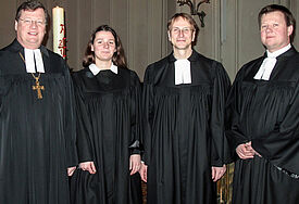 Bischof Dr. Abromeit mit der neuen Pastorein und den Pastoren im Greifwalder Dom St. Nikolai