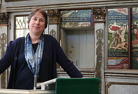 Klosterpredigerin Dr. Uta Andrée in der Kanzel der Klosterkirche