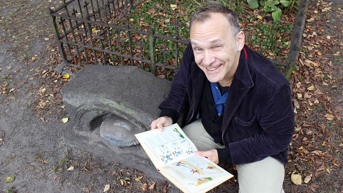 Liegt er hier wirklich? Hobby-Historiker Michael Borkowski am vermeintlichen Suppenkaspar-Grab