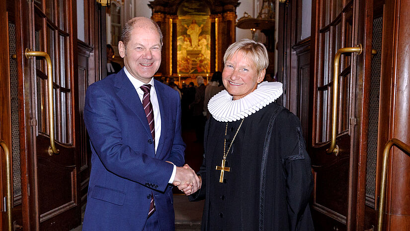 Bischöfin Kirsten Fehrs und Erster Bürgermeister Olaf Scholz im Hamburger Michel