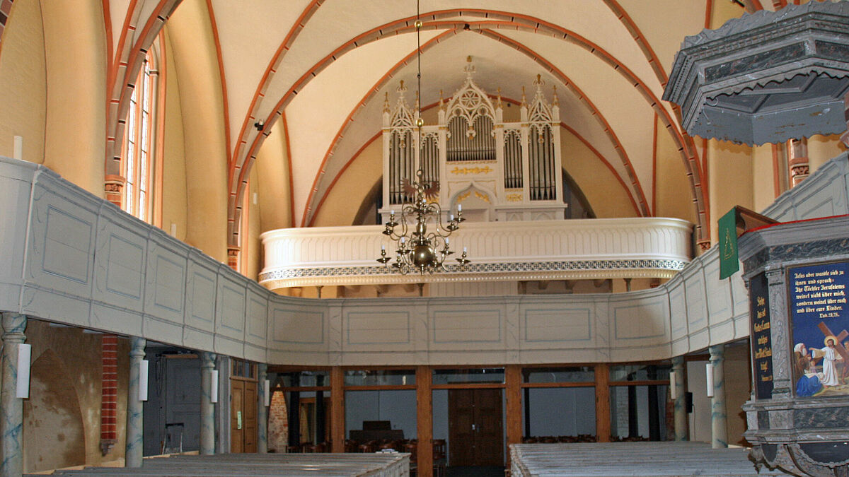 Mecklenburg verfügt über eine reiche und wertvolle Landschaft an Orgeln – wie hier in der Kirche Kröpelin. Mecklenburg verfügt über eine reiche und wertvolle Landschaft an Orgeln – wie hier in der Kirche Kröpelin.