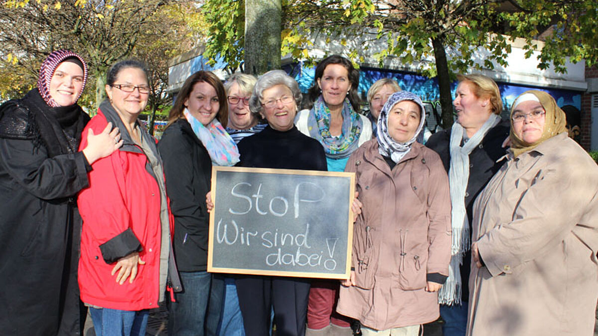 Die Steilshooperinnen zeigen in ihrem Hamburger Stadtteil offen Gesicht gegen Partnergewalt.