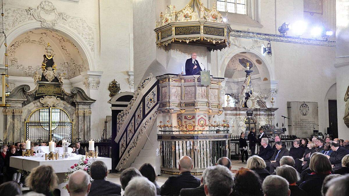 Kanzeltausch in der Nordkirche: Der Schweriner Bischof Andreas von Maltzahn predigt im Schleswiger Dom