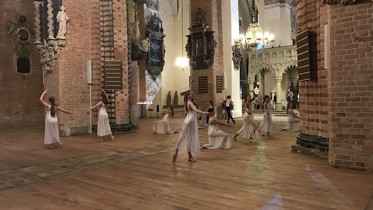 Ballettaufführung im Hauptschiff des Schleswiger Doms, Generalprobe für die Lichtreise