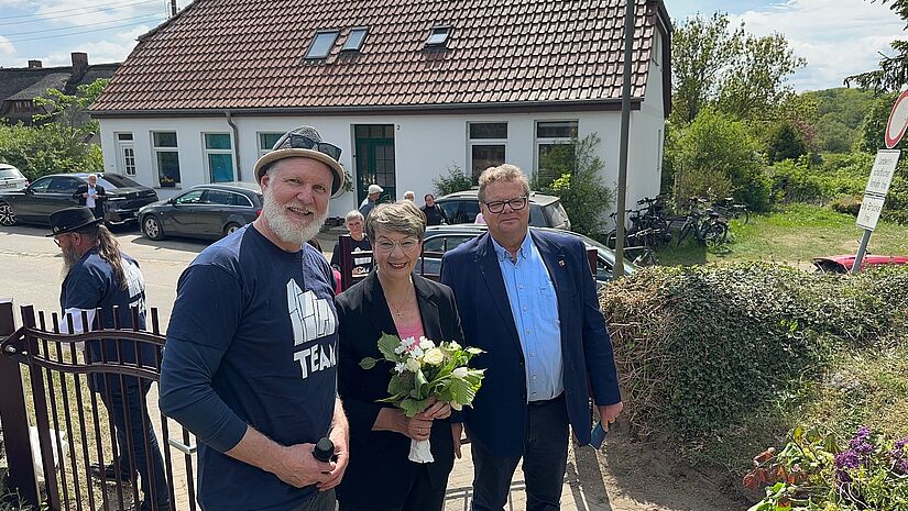 Dorfkirche mon amour in Kirch Mummendorf, Eröffnung Tor der Hoffnung mit Christian Böhler, Landesbischöfin Kristina Kühnbaum-Schmidt und stellvertretendem Landrat Ingo Funk