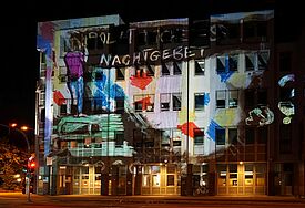 Anlässlich des 15. Todestages von Dorothee Sölle wurde 2018 eine Lichtinstallation von Nicola Dicke organisiert: "Politisches Nachtgebet" illuminierte das Dorothee-Sölle-Haus in Hamburg-Altona. 
