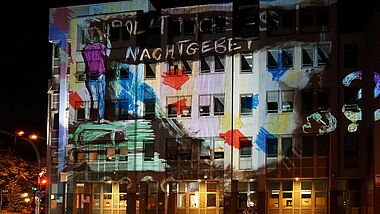 Anlässlich des 15. Todestages von Dorothee Sölle wurde 2018 eine Lichtinstallation von Nicola Dicke organisiert: "Politisches Nachtgebet" illuminierte das Dorothee-Sölle-Haus in Hamburg-Altona. 