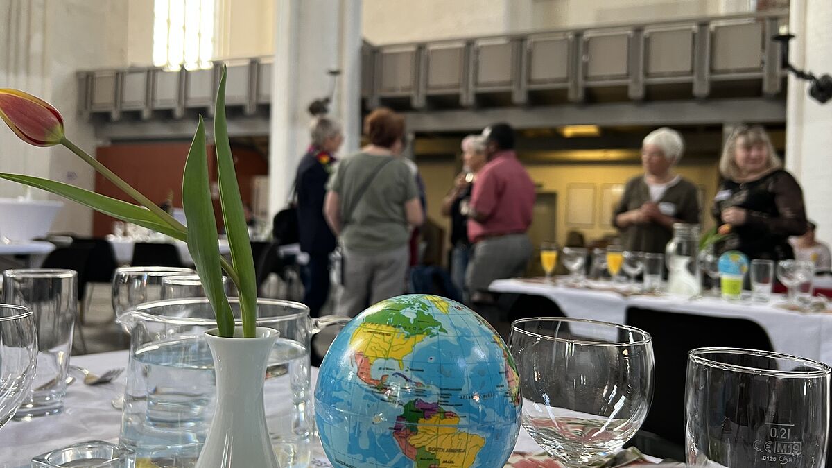 Zu einer "Welt.Mahl.Zeit" hat die Ökumenische Arbeitsstelle im Kirchenkreis Mecklenburg Ehrenamtliche eingeladen. Ihr Engagement für unsere Kirche und die Gesellschaft sollte gewürdigt werden. 