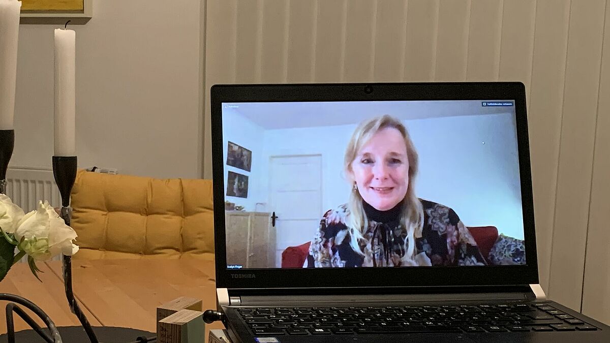 Evelyn Finger bei ihrem Online-Vortrag, Foto:Wendt/Nordkirche