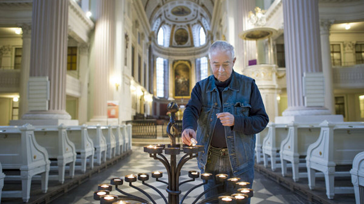 Der ehemaliger Pfarrer der Nikolaikirche in Leipzig, Christian Führer, in der Nikolaikirche.