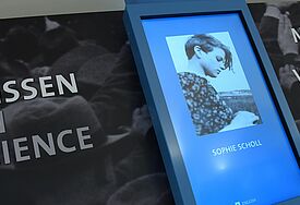 Foto: Sophie Scholl auf Ausstellungstafel 