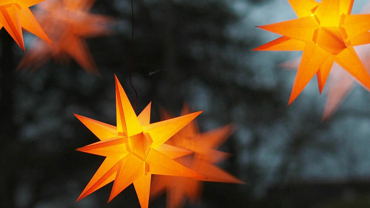 Leuchtende Sterne bringen Licht in die dunkle Jahreszeit.