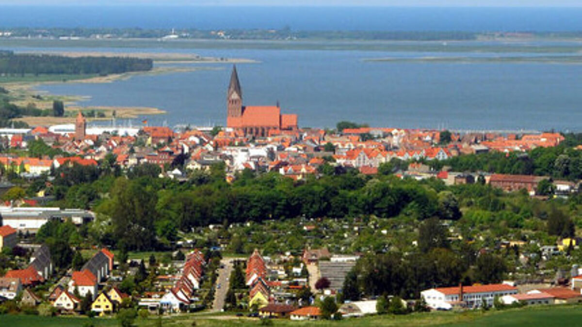 Im nordvorpommerschen Barth mit der St. Marienkirche am südlichen Ufer des Barther Boddens ist ein Kirchbauverein aktiv.