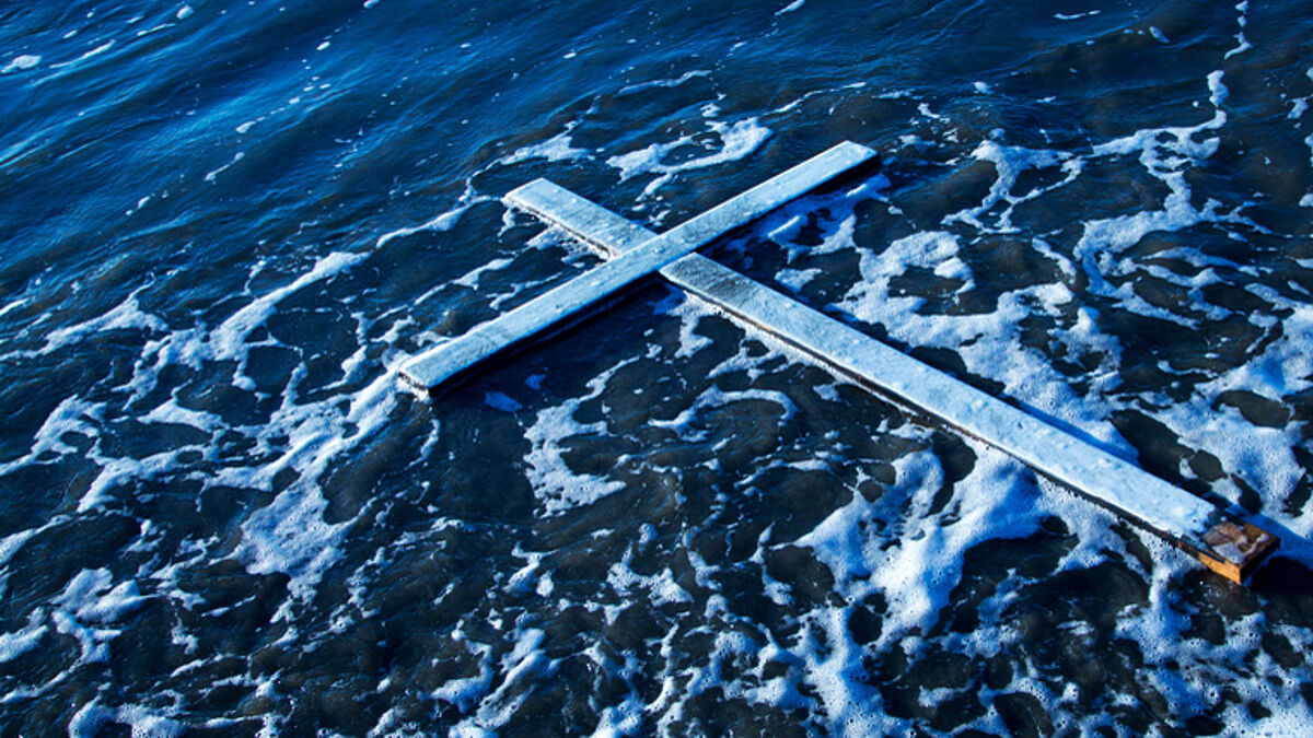 Am Wasser der Ostsee werden in Mecklenburg-Vorpommern Gottesdienste gefeiert (Symbolfoto)