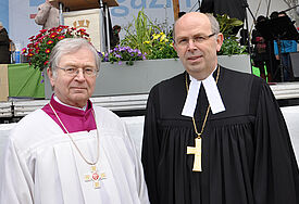 Bischof Gothart Magaard (rechts) und Domkapitular Propst Leo Sunderdiek 
