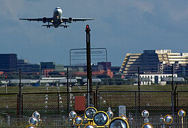Landeanflug auf den Flughafen Hamburg-Fuhlsbüttel