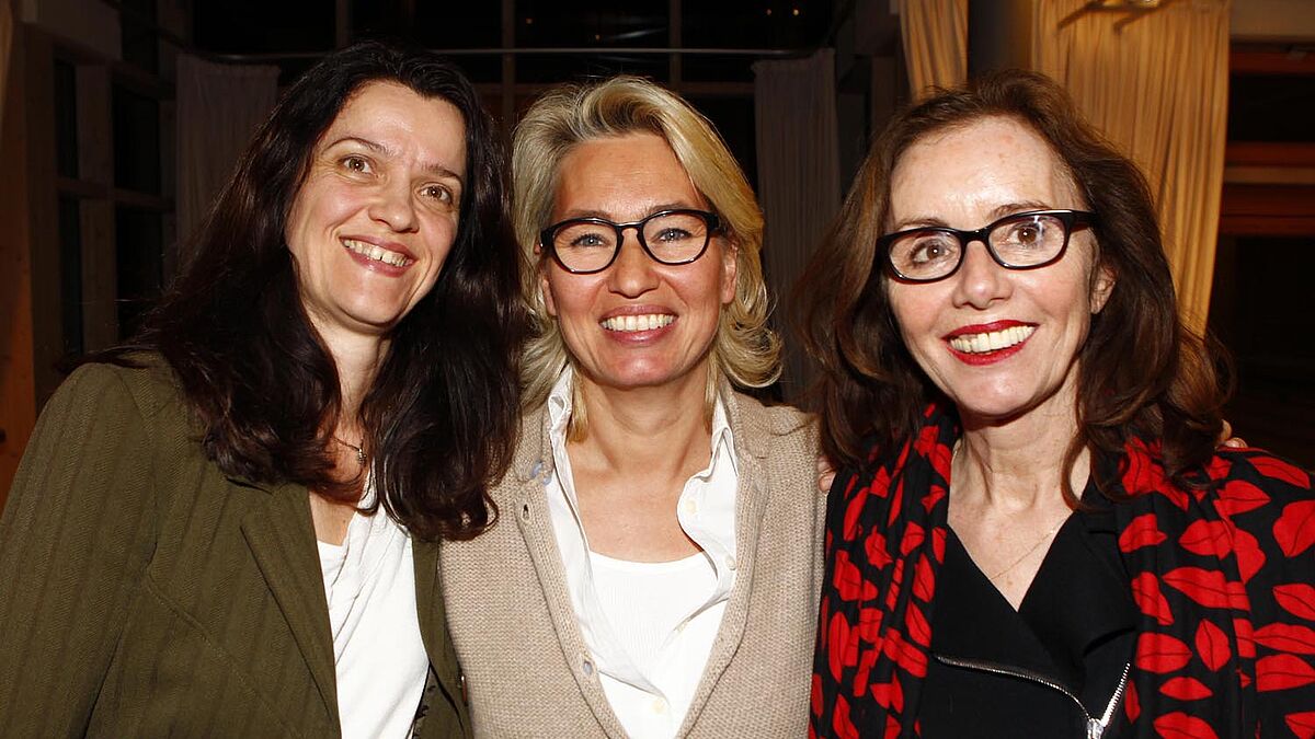Drei Frauen stehen dem Verein „Flüchtlingshilfe Harvestehude“ vor: Vladana Dethloff, Hendrikje Blandow-Schlegel und Heidrun Petersen-Römer (von links nach rechts). 
