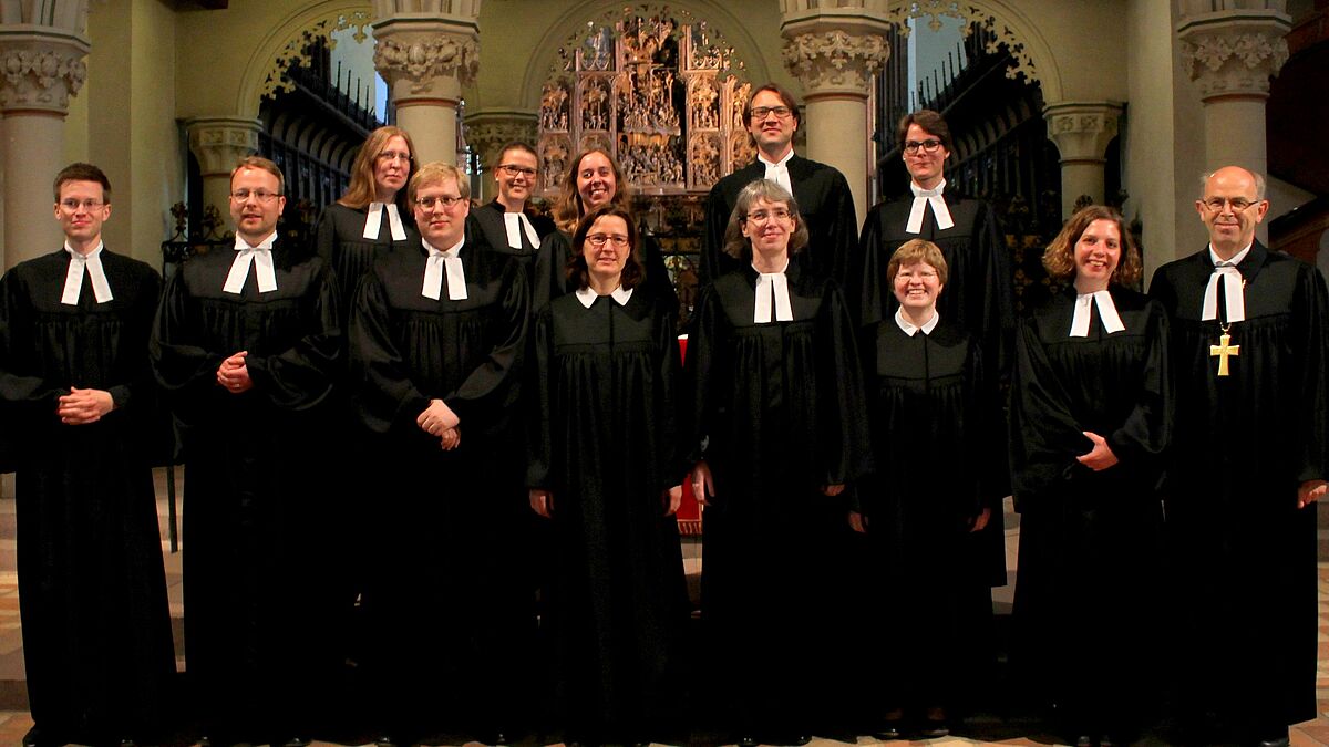 Ordination von zwölf Vikarinnen und Vikaren im Dom zu Schleswig