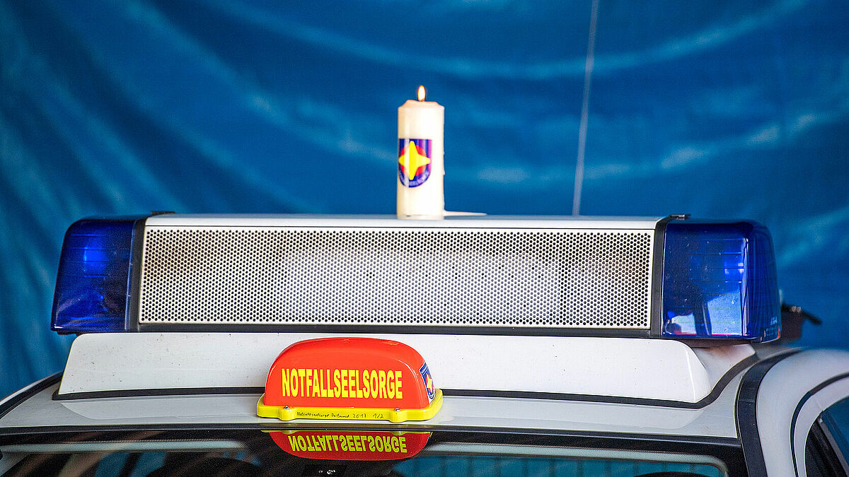 Notfallseelsorge und Krisenintervention laden zum "Blaulichtgottesdienst" in Kiel ein.