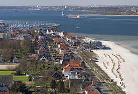Blick auf den Badeort Laboe an der Kieler Förde.