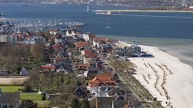 Blick auf den Badeort Laboe an der Kieler Förde.