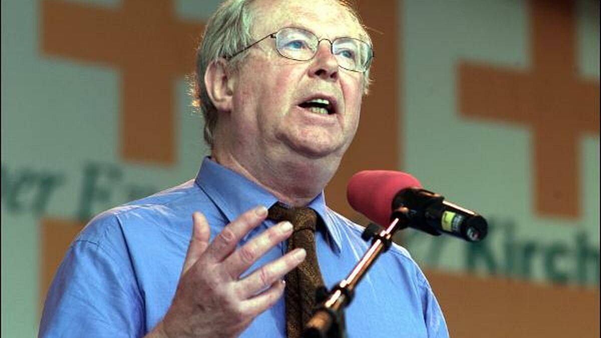 Der Hamburger Theologe Fulbert Steffensky erhielt den Predigtpreis 2013 (Archivbild von 2001)