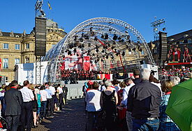 Großer Andrang beim Gottesdienst auf dem Stuttgarter Schlossplatz