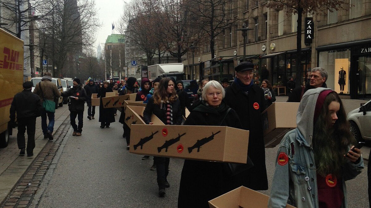 Demonstration gegen Waffenexporte in der Hamburger Innenstadt