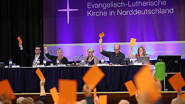 Abstimmung im Plenum mit Blick auf Präsidium Landessynode September 2023