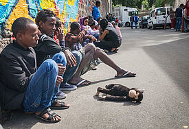 Eritreische Flüchtlinge im "Informelles" Flüchtlingscamp "Centro Baobab" am 29.9.15 in Rom. In Italien sind neu ankommende Flüchtlinge sich selbst überlassen. Staatliche Hilfen fehlen.