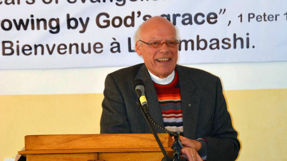 Kongress zum 50-jährigen Bestehen der Evangelisch-Lutherischen Kirche im Kongo, einer Partnerkirche der Nordkirche, Ende Juli 2018 in Lubumbashi: Landesbischof Gerhard Ulrich hält eine Bibelarbeit. 