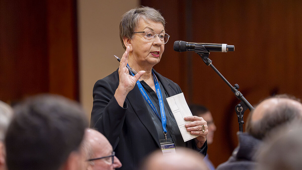 Landesbischöfin Kristina Kühnbaum-Schmidt hat den Beschlussentwurf zu den „Grundlinien kirchlichen Handelns“ eingebracht und erläutert. @Henning Angerer / Nordkirche