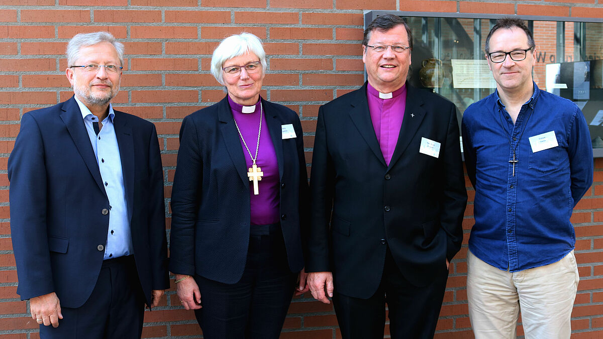 Sprechen auf der Tagung: Professor Michael Herbst (v.l.), Bischöfin Antje Jackelén, Bischof Dr. Hans-Jürgen Abromeit, Bischof Graham Tomlin.