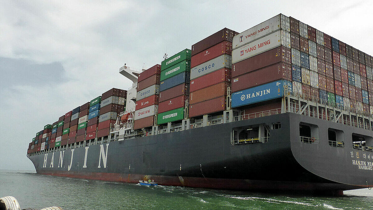 Das Leben an Bord von Containerschiffen ist von harter Arbeit und Einsamkeit geprägt. Oft sind die Männer monatelang mit ihren Kollegen auf einem Schiff. Auch an Weihnachten sind die meisten Schiffe auf hoher See, um sich die lange Liegezeit über die Feiertage zu sparen. (Symbolbild)