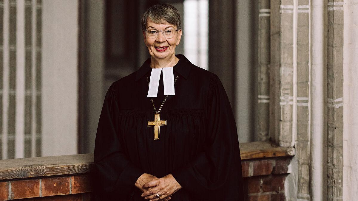Landesbischöfin Kristina Kühnbaum-Schmidt in ihrer Predigtstätte, dem Schweriner Dom. @Theresa Lange / Nordkirche