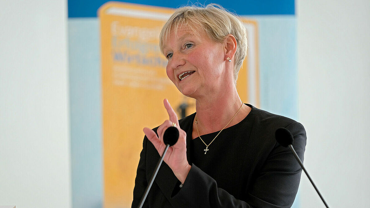 "Reformation heute - Glaube und Gesellschaft im Dialog" war das Thema des Vortrags, den Bischöfin Kirsten Fehrs beim Jahresempfang des Arbeitskreises Evangelischer Unternehmer in Frankfurt am Main hielt.