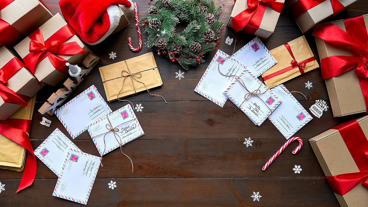 In diesen Tagen erreichen tausende Briefe die Weihnachtspostämter. Die Wünsche sind nicht nur auf materielle Dinge begrenzt. 