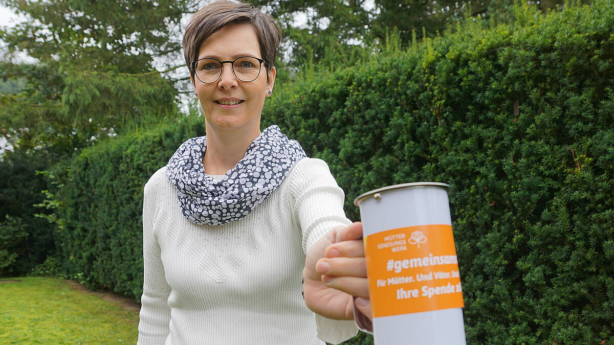 Martina Iken von der Familienbildungsstätte Rendsburg-Eckernförde sammelt Spenden für die Mütterberatung. Sie sagt: "Ängste und Sorgen um die Kinder und den Arbeitsplatz haben in der Corona-Pandemie zugenommen." 