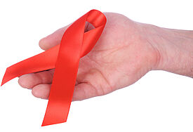 Die rote Schleife ist zum Symbol im Kampf gegen AIDS geworden